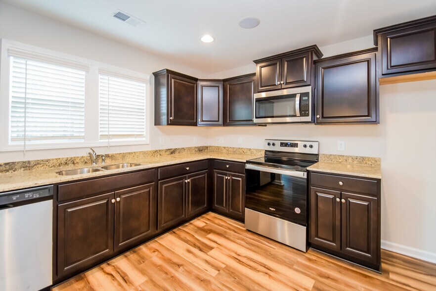 Building Photo - 925 Dawsons Park Wy