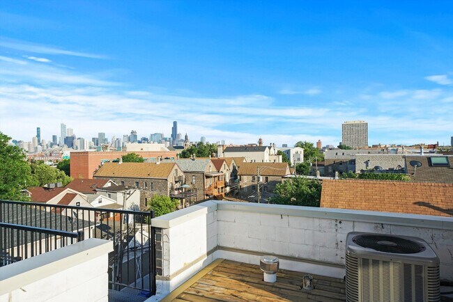 Building Photo - 1541 N Bosworth Ave