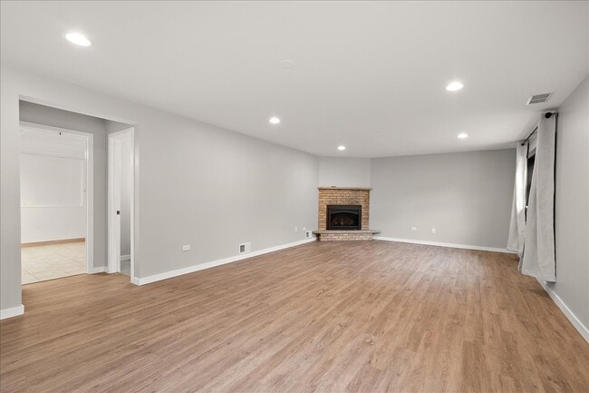 Building Photo - 7440 W Manitoba Dr