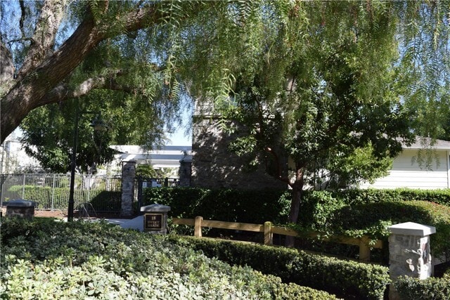 Building Photo - 303 Silk Tree