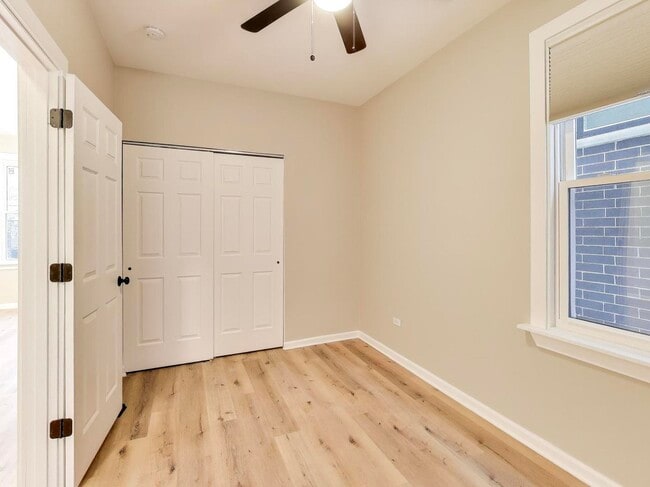 Building Photo - 4213 W Roscoe St