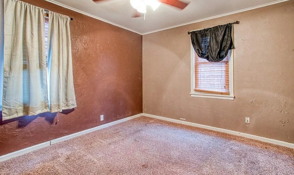 Building Photo - 813 N Burford Ave