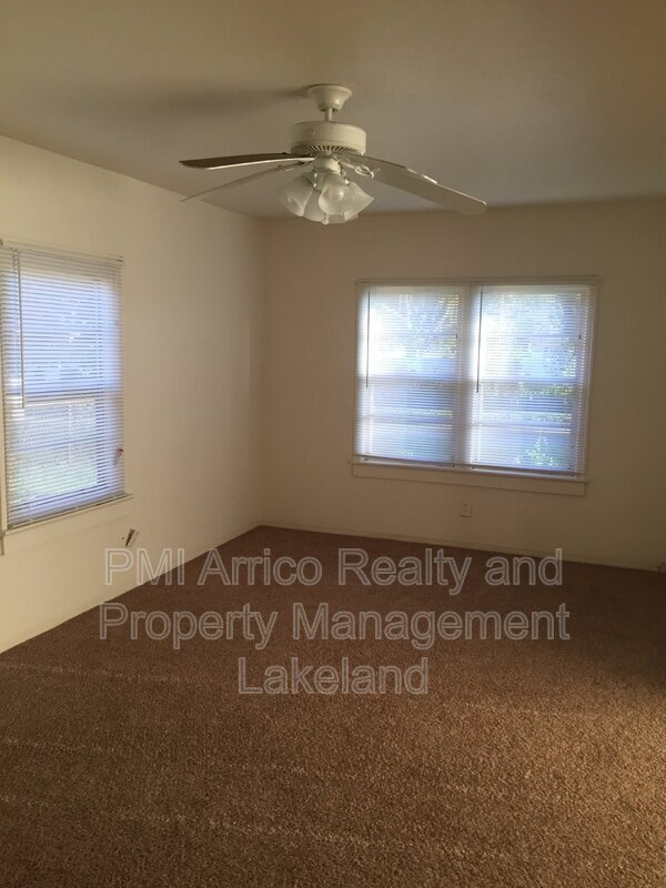 Building Photo - 124 Bassedena Cir S