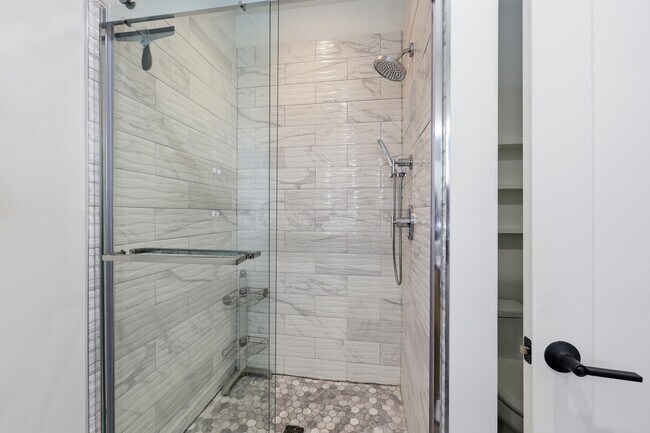 Building Photo - 1102 Summit St