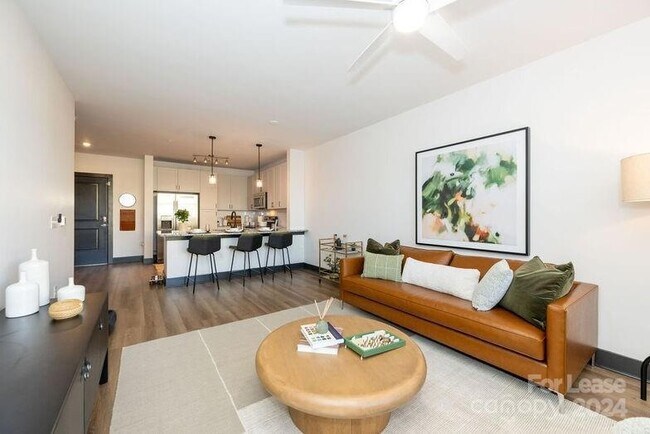 Building Photo - 425 W Trade St