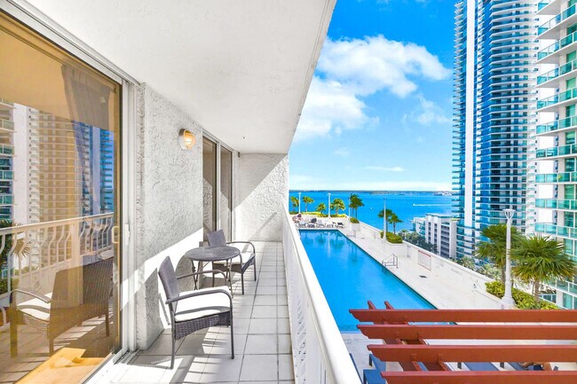 Building Photo - 1 SE 12th St