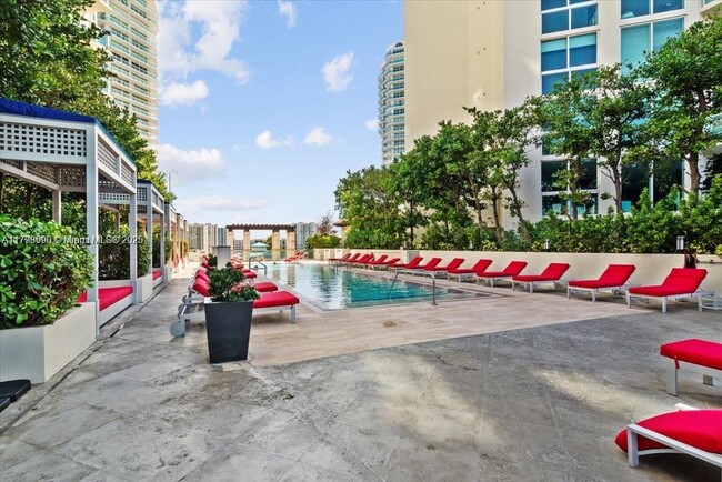 Building Photo - 250 Sunny Isles Blvd