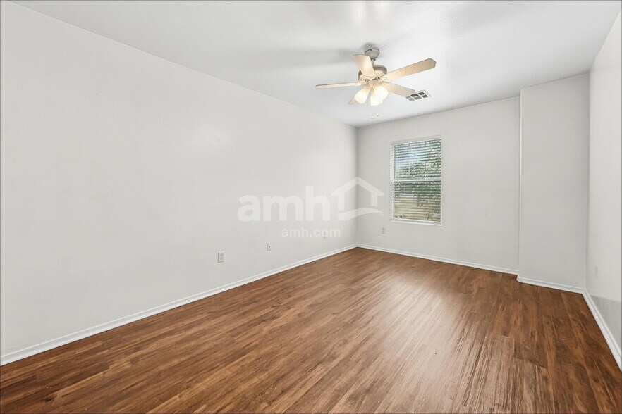 Building Photo - 4242 E Baylor Ln