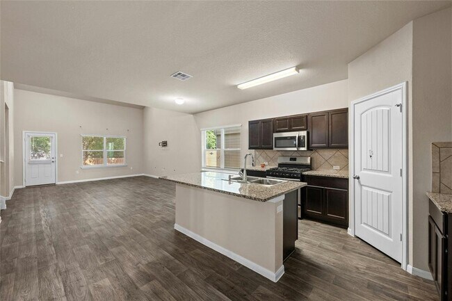 Building Photo - 135 Cibolo Creek Dr