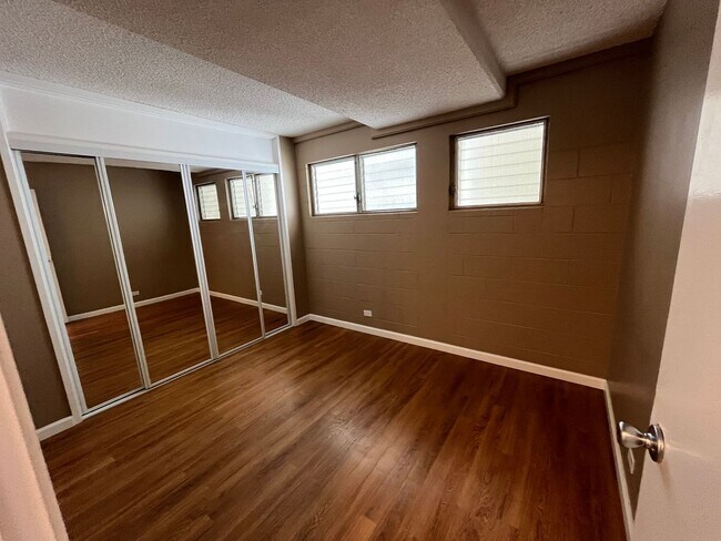 Building Photo - Punahou Wilder (Manoa/Makiki) - 2 bedrooms...