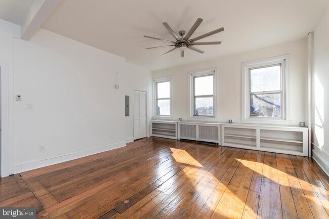 Building Photo - 519 S 5th St