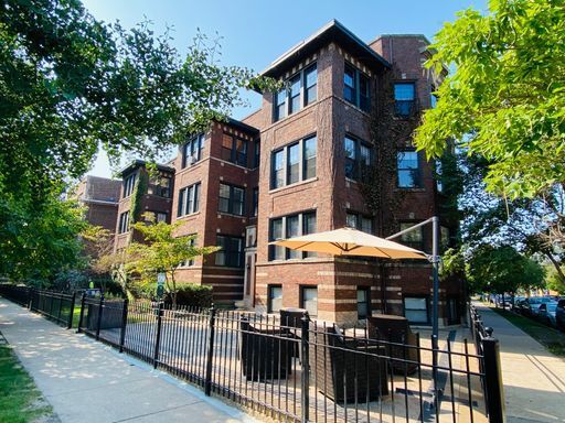 Building Photo - 7661 N Rogers Ave