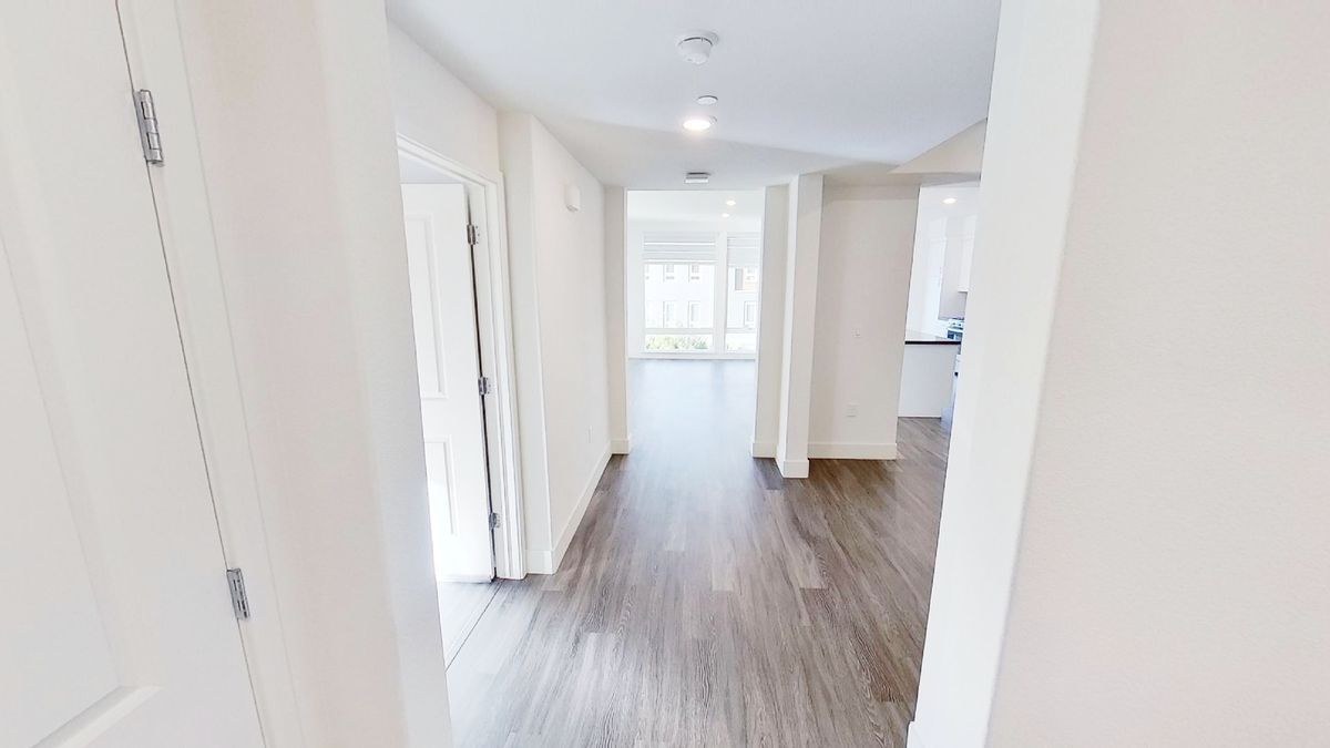Building Photo - 5933 Sunstone Dr