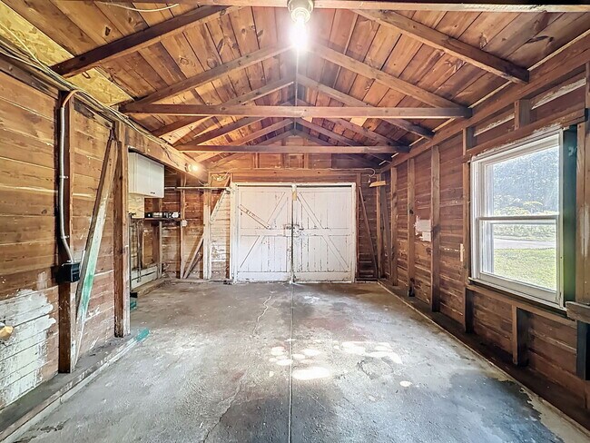 Building Photo - 3800 Dartmouth Ave N