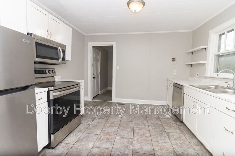 Building Photo - 640 Lupton Dr