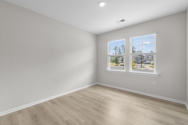 Building Photo - 2466 Hutch Ln