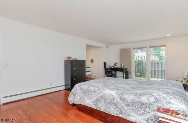 Building Photo - 27 Great Hills Terrace