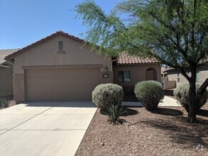Building Photo - 3 Bedroom and 2 Bath Red Rock Rental.
