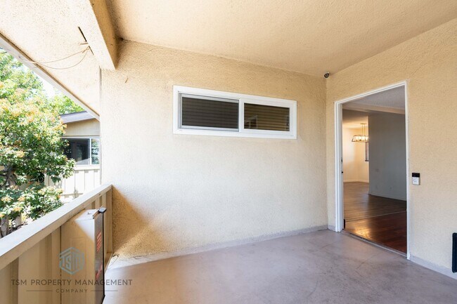 Building Photo - 2 Bedroom 2 Bath Condo in Pasadena!