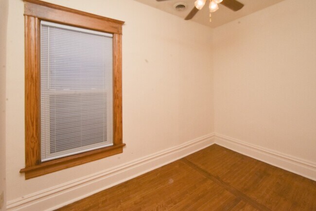 Building Photo - 1246 W Diversey Pkwy