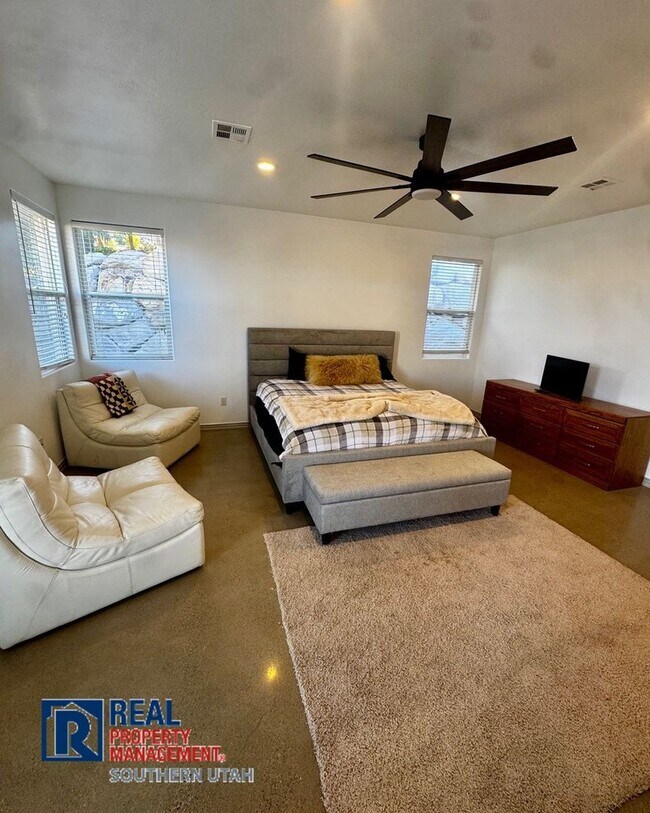 Building Photo - 179 Oasis Dr