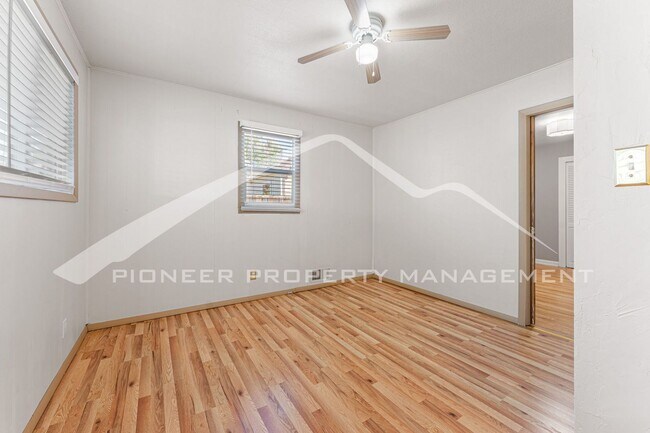 Building Photo - Single Family Home with 1 Car Garage and Central Air!