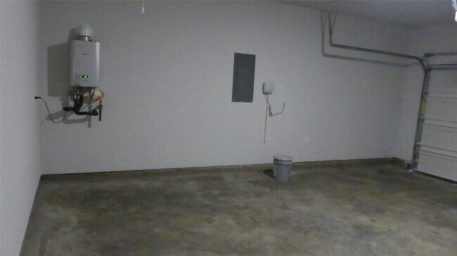 Building Photo - 9547 Caney Trails Rd