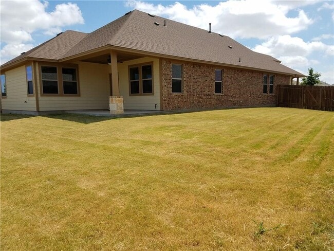 Building Photo - 743 Easton Dr