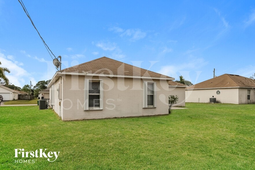 Building Photo - 419 SW Exmore Ave