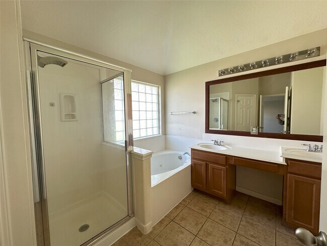 Building Photo - 6018 Twin Creek