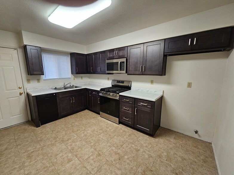 New remodeled kitichen - 221 Lincoln Ave