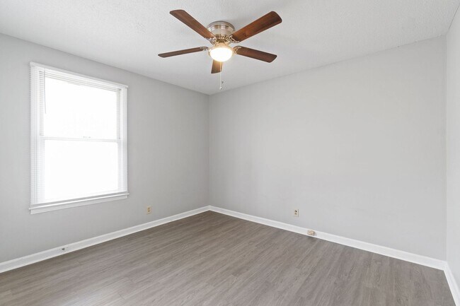 Building Photo - 144 Darlene Dr