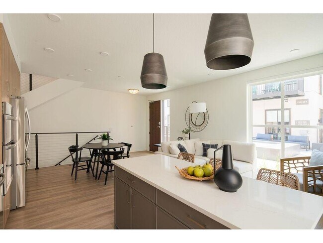 Building Photo - 9 West Dr