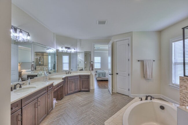 Building Photo - 9141 Holstein Dr
