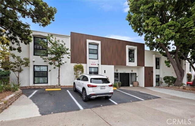 Building Photo - 6679 Linda Vista Rd