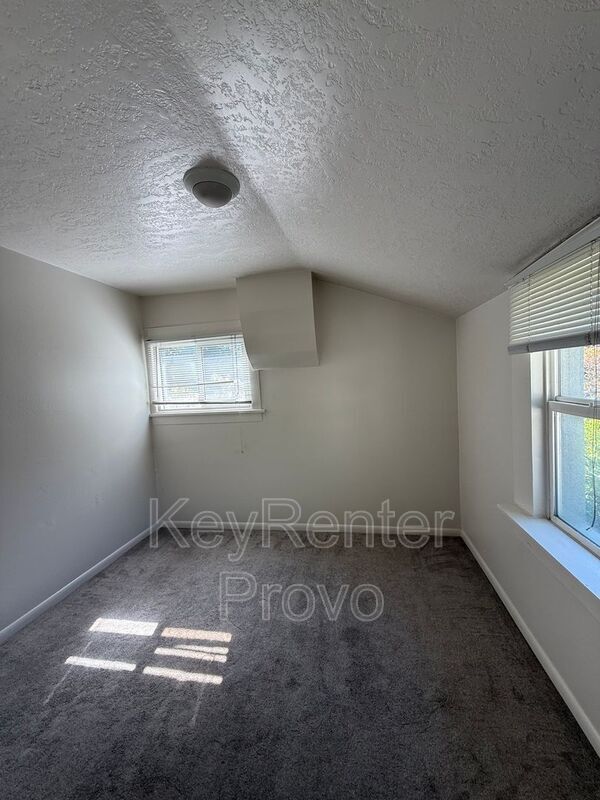 Building Photo - 153 200 S