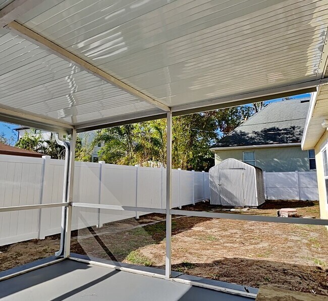 Building Photo - 4402 W Sevilla St