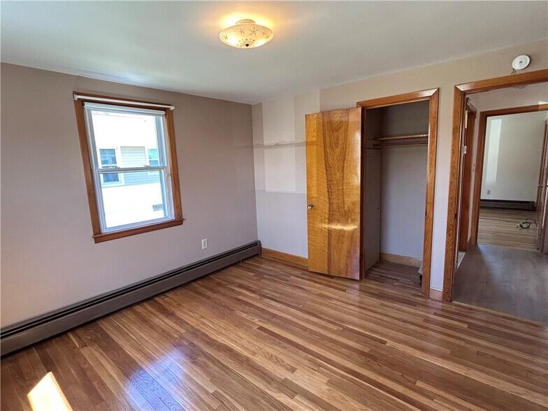 Building Photo - 9 Custer Ave