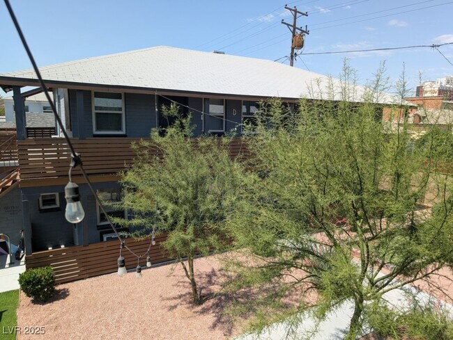Building Photo - 319 N 11th St