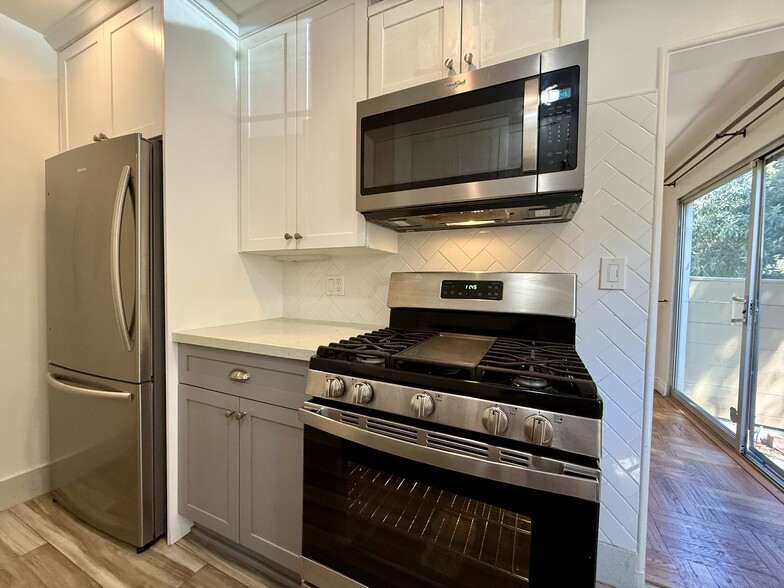 Building Photo - 5183 Village Grn