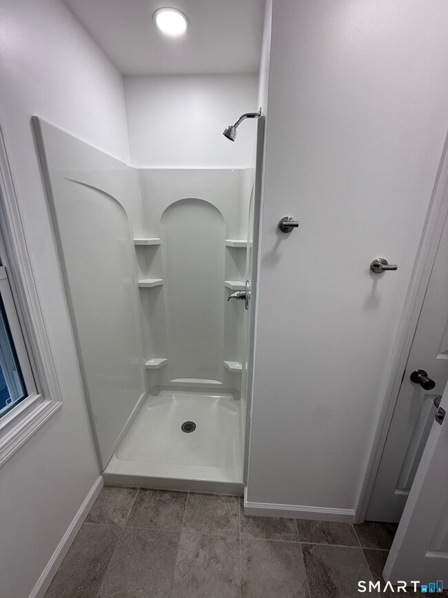 Building Photo - 10 Cross St