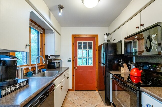 Building Photo - 7258 E Beach Dr