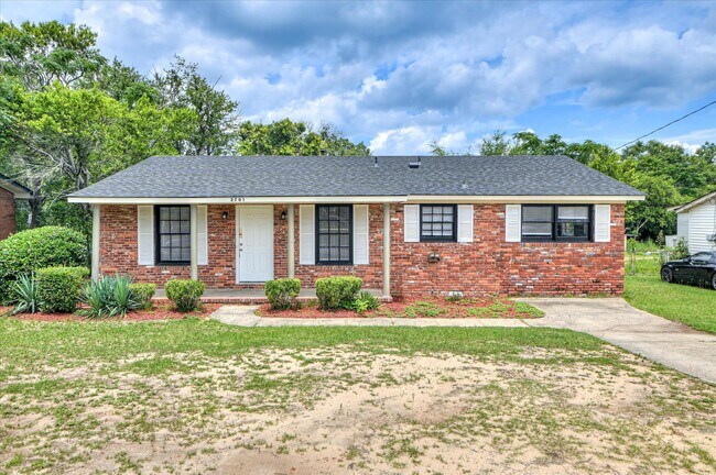 Primary Photo - 2701 Deen Ave