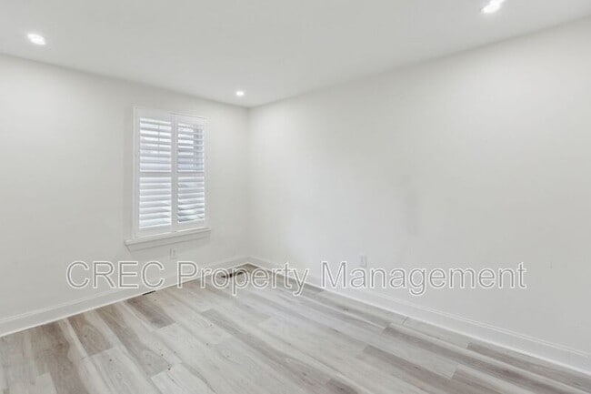 Building Photo - 2925 Alabama Dr