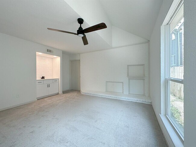 Building Photo - 17809 Cluster Ct