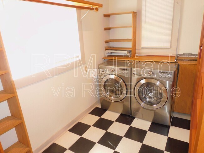 Building Photo - 1224 Glade St NW