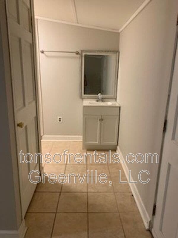 Building Photo - 9 E Street