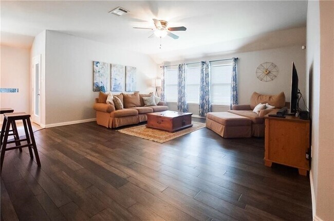Building Photo - 913 Buffalo Creek Dr