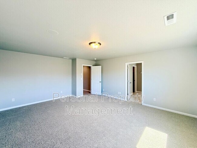Building Photo - 2727 S White Salmon Dr