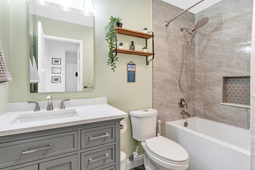 Bathroom - 5653 Riley St